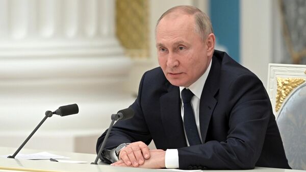 Президент РФ Владимир Путин во время встречи с представителями российских деловых кругов - Sputnik Грузия