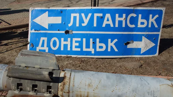 Экспонаты выставки свидетельств военной агрессии ВСУ в Луганске - Sputnik Грузия