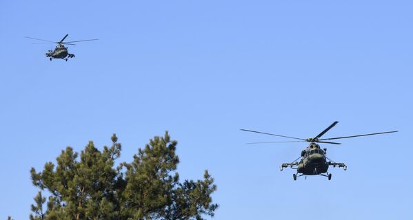 На встречу с российской стороной в Гомельскую область Беларуси украинская делегация прилетела на двух вертолетах  - Sputnik Грузия