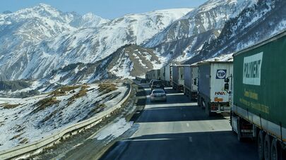 Военно-Грузинская дорога. Очереди из грузовиков, фур и трейлеров