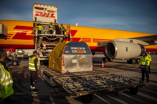 Немецкая компания-гигант DHL 2 марта заявила о прекращении работы в России и Беларуси. - Sputnik Грузия