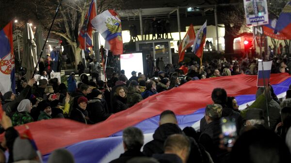 В Сербии прошли многотысячные акции в поддержку России - видео - Sputnik Грузия