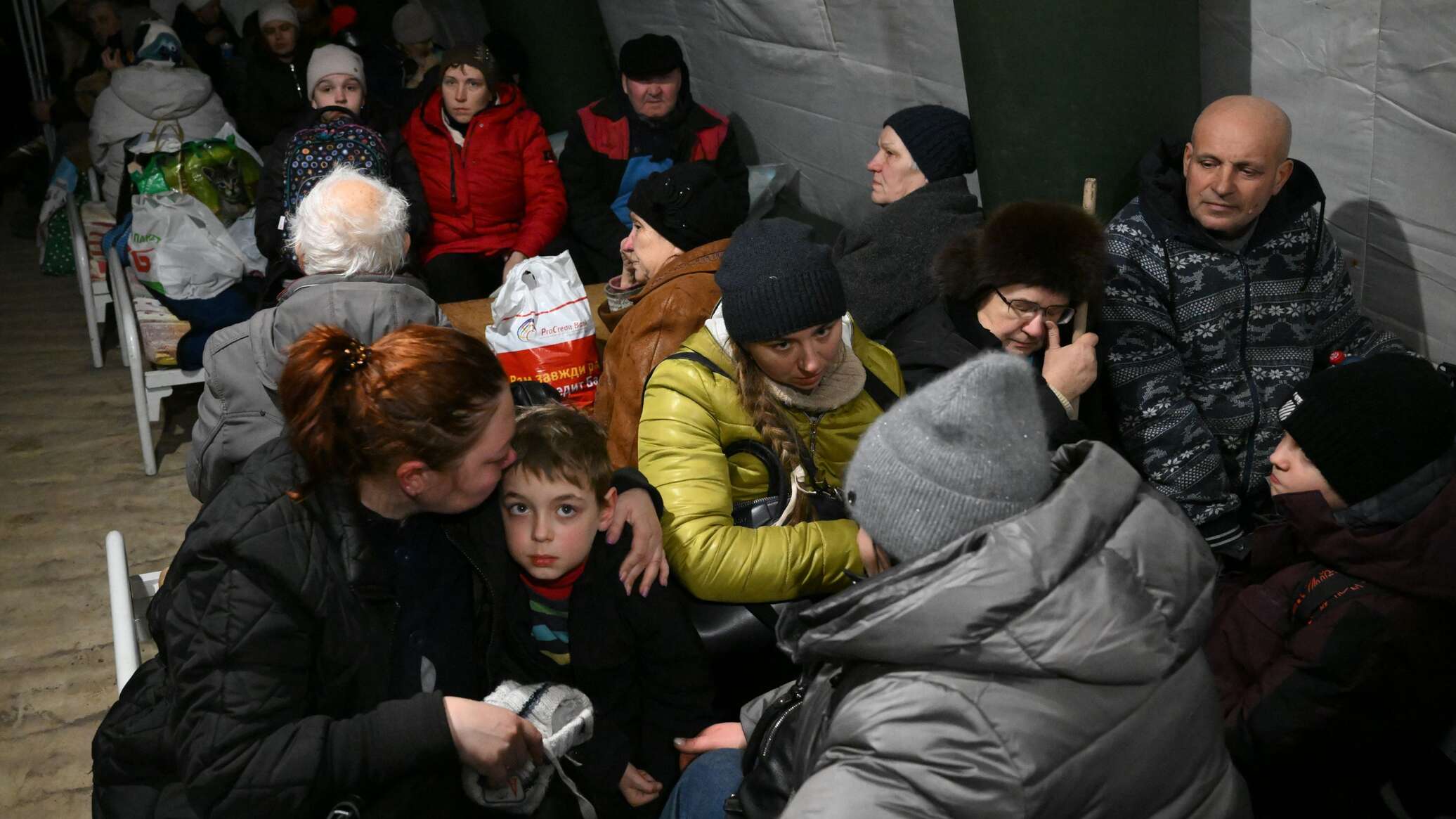 В центре событий последний. Беженцы из Мариуполя. Харьковская область беженцы. Беженцы из Мариуполя 2022. Беженцы с Украины.