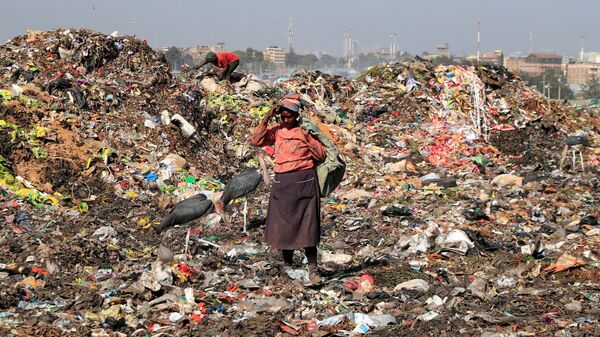 Свалка пластиковых отходов у Найроби в Кении  - Sputnik Грузия