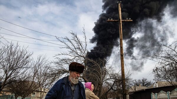 Пожар на нефтебазе в Луганске - Sputnik Грузия