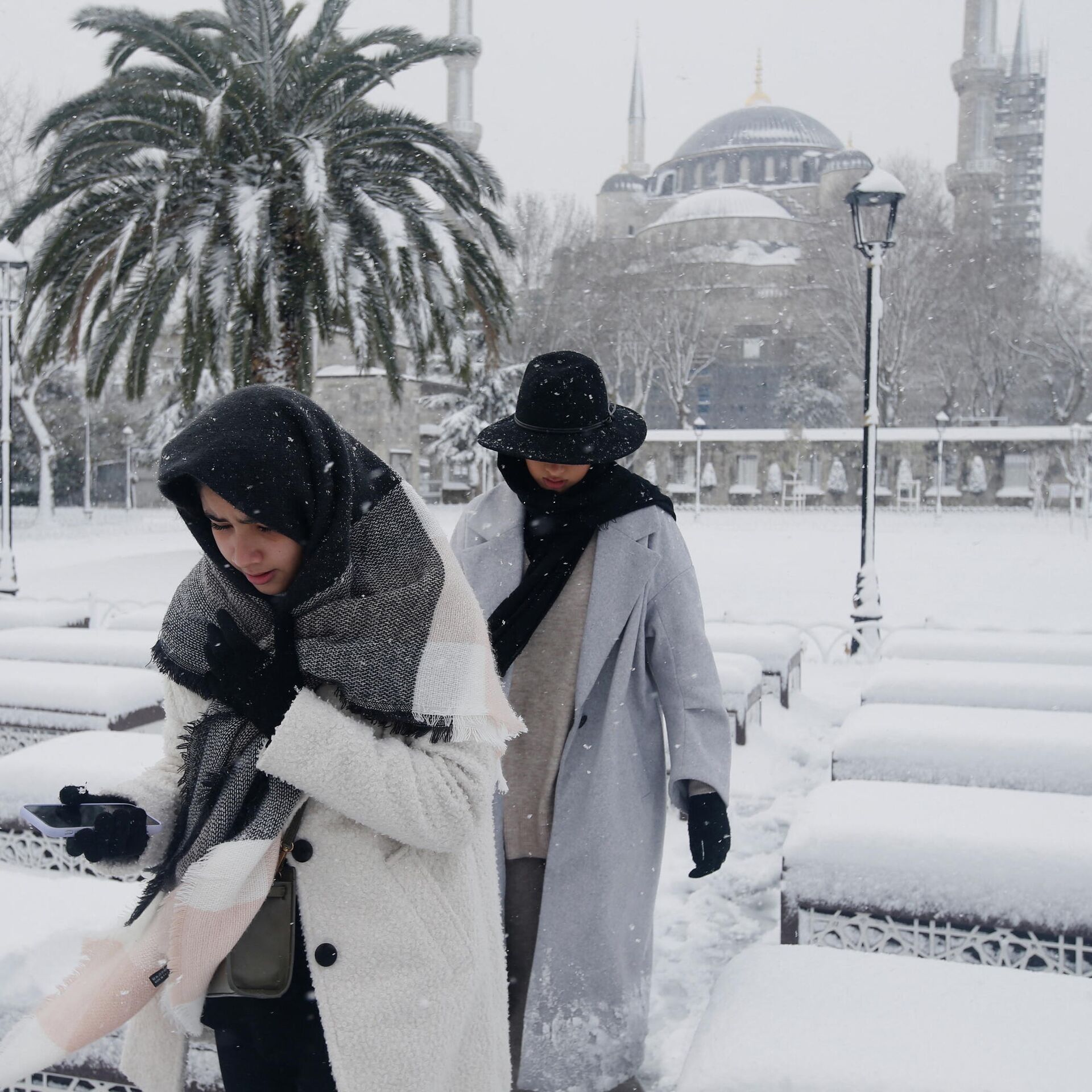 В стамбуле отменили. Снег в Стамбуле. Снег в Ереване. Снег в Стамбуле 5.02.23. В Стамбуле в феврале снег.