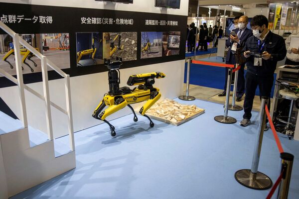 Маневренный мобильный робот Spot® на Международной выставке роботов в Токио - Sputnik Грузия