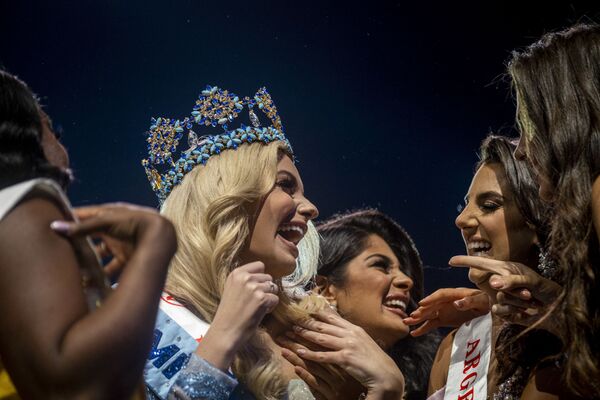 Корону новая Мисс Мира будет носить относительно недолго, потому что следующий конкурс пройдет уже в конце этого года - Sputnik Грузия