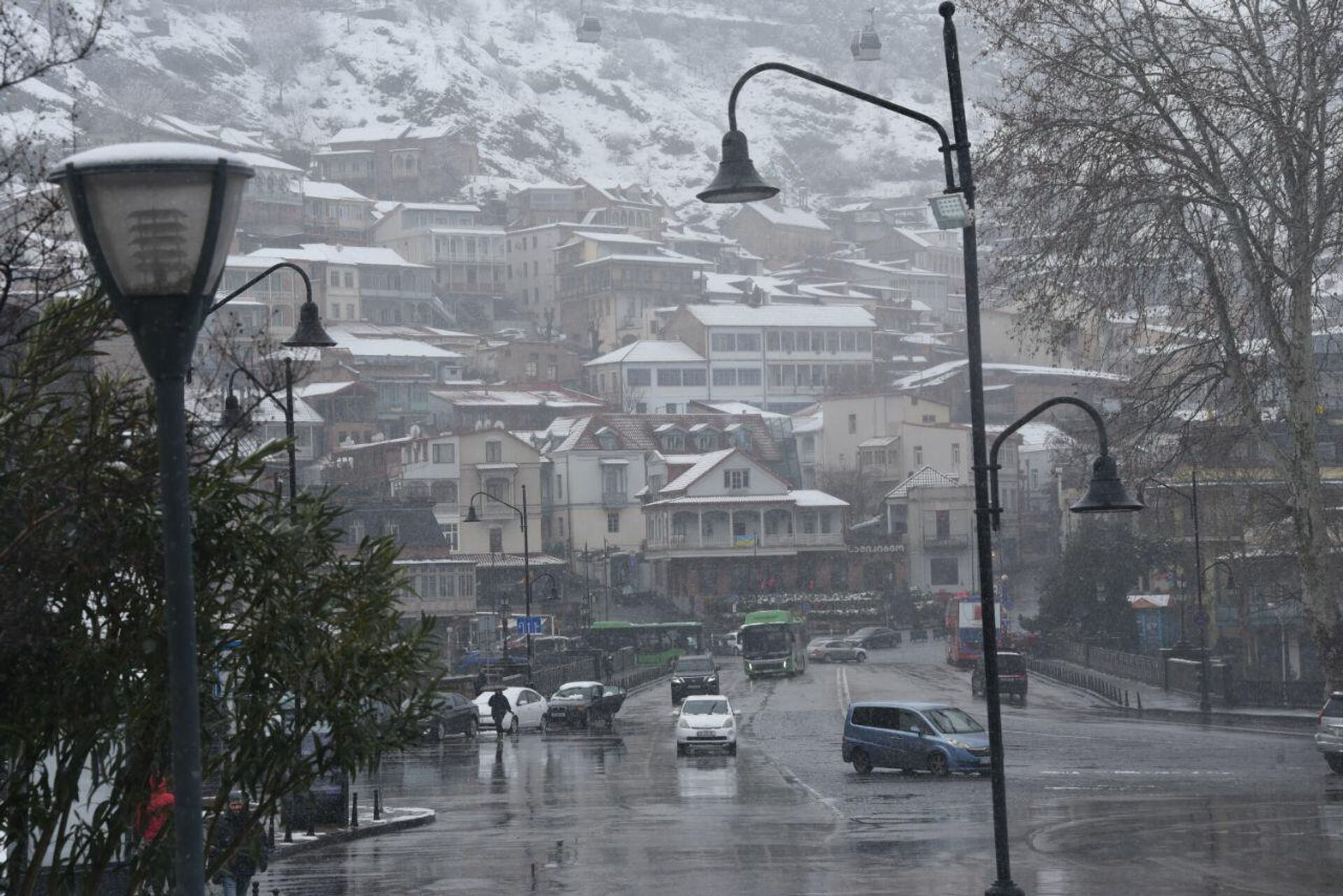 Снегопад в Тбилиси - Sputnik Грузия, 1920, 15.09.2022