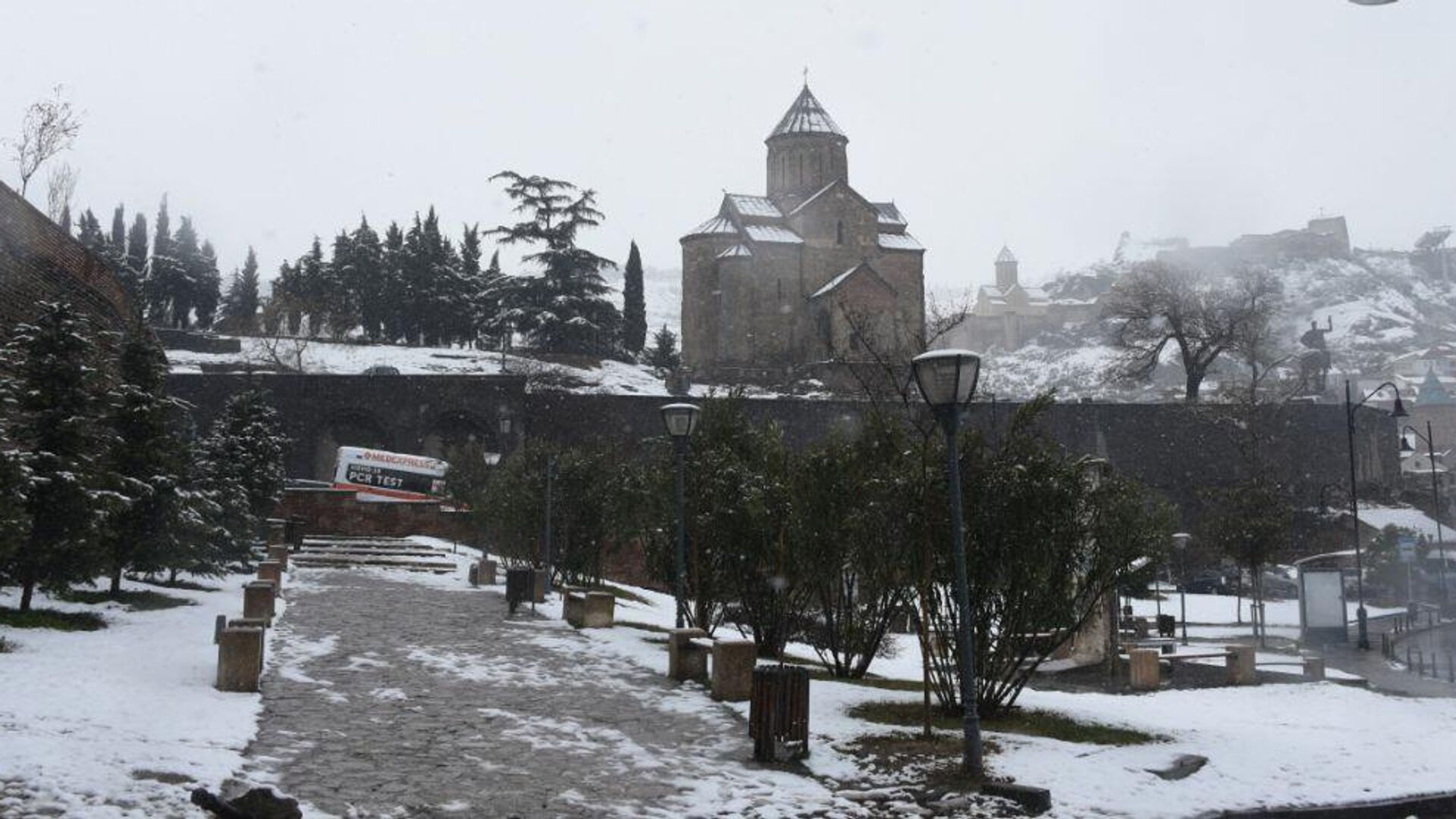Снегопад в Тбилиси - Sputnik Грузия, 1920, 23.03.2022