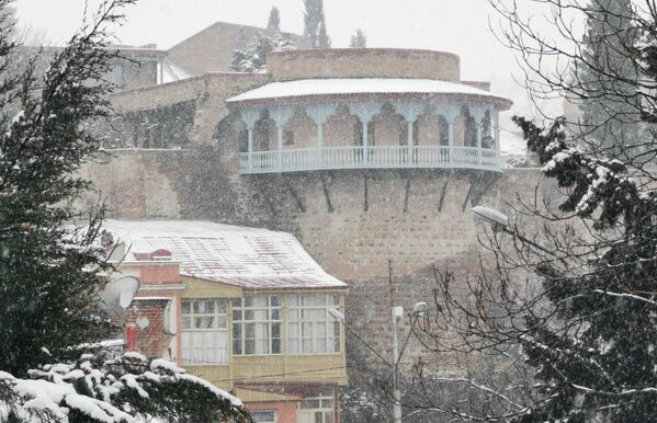 Многие тбилисские символы и здания в снегу выглядят совсем иначе.  - Sputnik Грузия