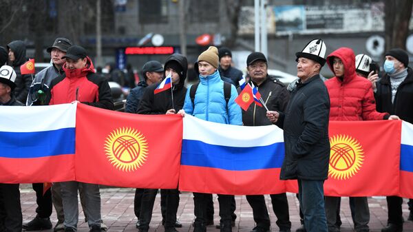Акция в поддержку России в Бишкеке - видео - Sputnik Грузия