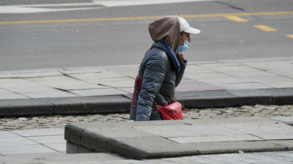 პირბადიანი ადამიანი ქუჩაში - Sputnik საქართველო