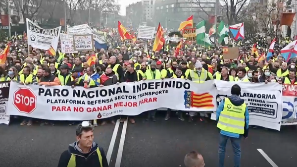 Работники транспортной сферы в Испании протестуют против роста цен на топлив
 - Sputnik Грузия