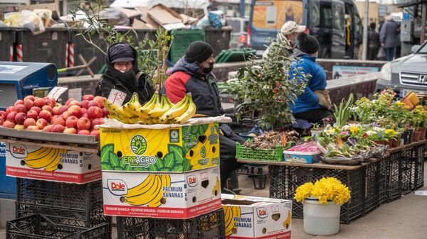 Базар и уличная торговля продуктами, овощами и фруктами. Цены на рынке - Sputnik Грузия