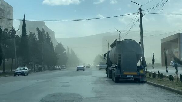 Настоящая пылевая буря в городе Рустави близ столицы Грузии - видео - Sputnik Грузия