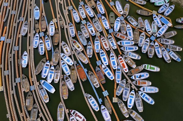 Лодки на реке Ямуна в Праяградже, Индия - Sputnik Грузия