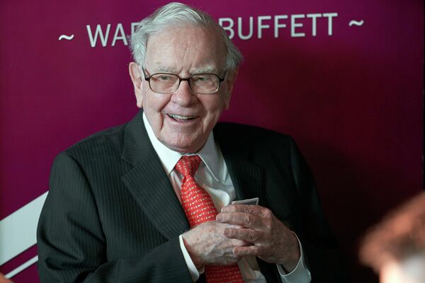 На пятом месте Уоррен Баффет - американский бизнесмен и один из самых крупных и известных инвесторов в мире. Его состояние оценивается в 118 млрд долларов - Sputnik Грузия