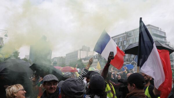 Протестующие в во время демонстрации в Париже, Франция - Sputnik Грузия