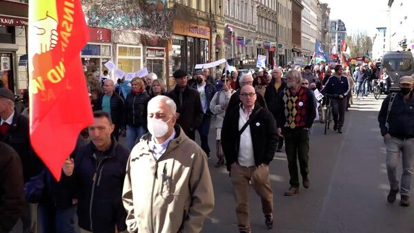 Пасхальный марш: сотни жителей Берлина прошли по улицам города - Sputnik Грузия