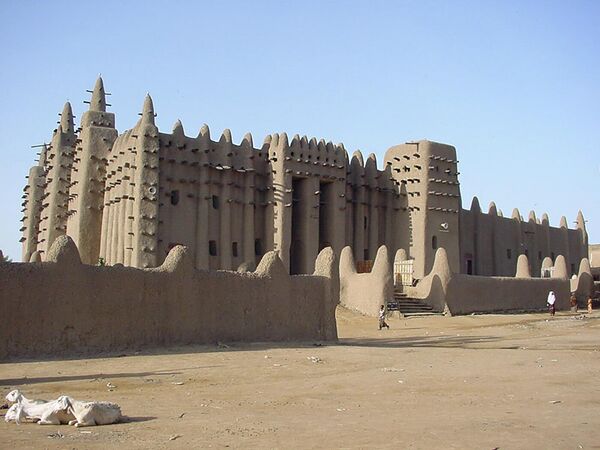 Великая мечеть Дженне. Помимо того, что мечеть является центром общины Дженны в Мали, она также является одной из самых известных достопримечательностей Африки - Sputnik Грузия