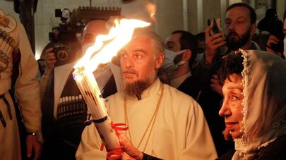 Благодатный огонь в Грузии. Праздничная церковная пасхальная служба в Самеба