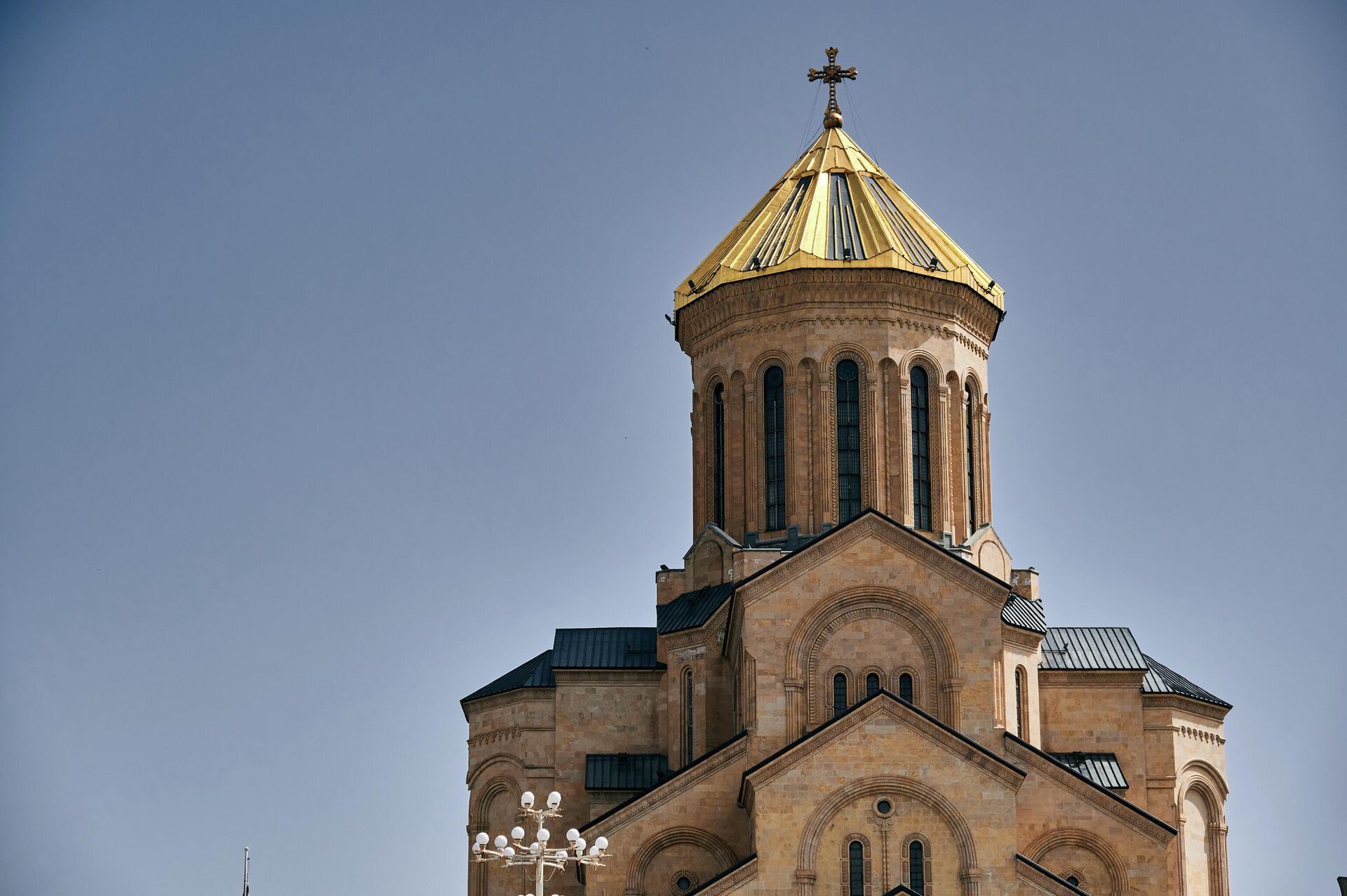 Кафедральный собор Святой Троицы -  Самеба - Sputnik Грузия, 1920, 20.05.2022
