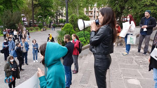 Акция протеста студентов во дворе ТГУ 2 мая 2022 года - Sputnik Грузия