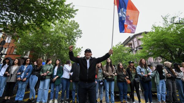 Акции протеста продолжаются в Ереване - Sputnik Грузия