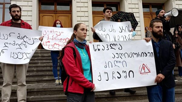 Акция протеста студентов у здания Первого корпуса ТГУ - видео - Sputnik Грузия