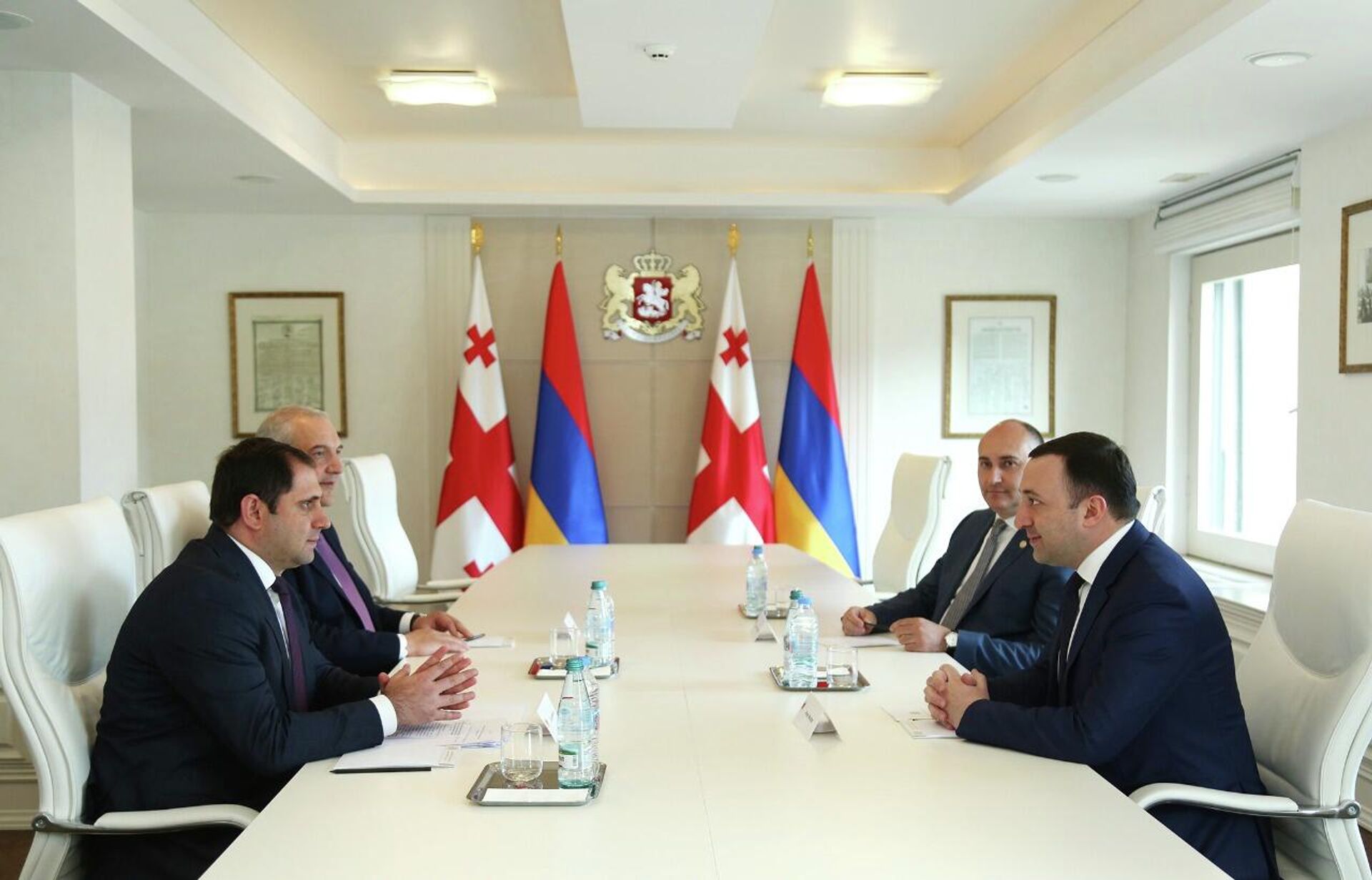 Встреча премьер-министра Грузии Ираклия Гарибашвили с министром обороны Армении Суреном Папикяна - Sputnik Грузия, 1920, 04.05.2022
