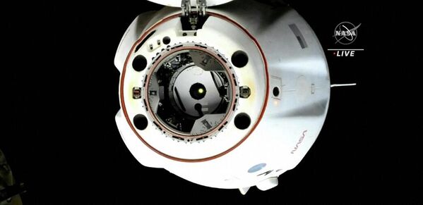 Американский астронавт Томас Маршбёрн передал командование российскому коллеге Олегу Артемьеву  - Sputnik Грузия