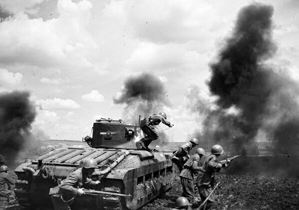 Великая Отечественная война 1941-1945 гг. Танковый десант майора Мозгова ведет бой в районе Змиева. Юго-Западный фронт - Sputnik Грузия