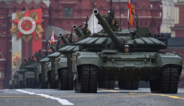 Танки Т-72Б3М на военном параде, посвящённом 77-й годовщине Победы в Великой Отечественной войне  - Sputnik Грузия