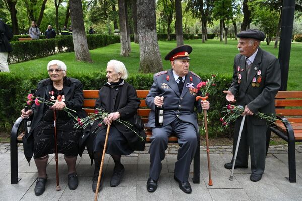Ветераны делились воспоминаниями, говорили о том, что было на фронте, а также и о том, что происходит в мире сегодня. - Sputnik Грузия