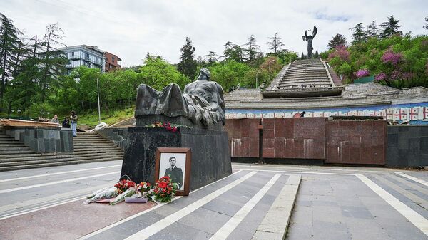 День Победы 9 мая. У Могилы Неизвестного солдата в парке Ваке - Sputnik Грузия