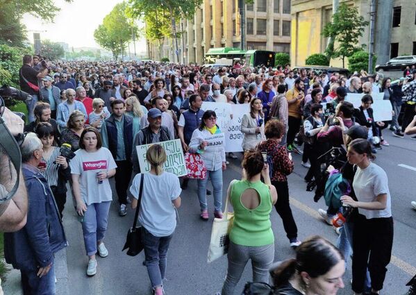 В акции протеста в Тбилиси с требованием освобождения Ники Гварамия приняли участие тысячи человек. - Sputnik Грузия