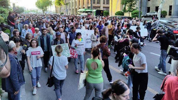 Акция представителей общественности и журналистов. Шествие по проспекту Руставели 18 мая 2022 года - Sputnik Грузия