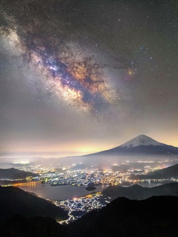 Снимок &quot;Гора Фудзи и Млечный Путь над озером Кавагути&quot; японского фотографа Такемоти Юки - Sputnik Грузия