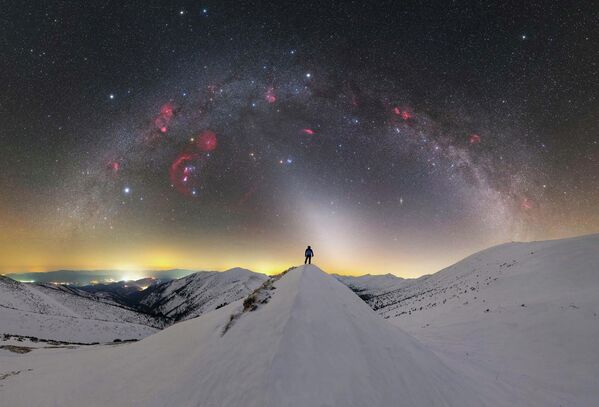 Снимок &quot;Зимнее небо над горами&quot; словацкого фотографа Томаша Словински - Sputnik Грузия