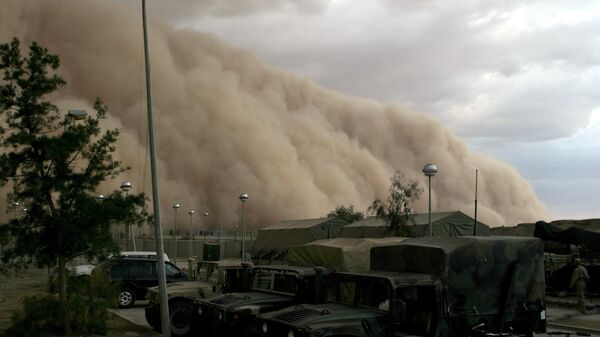 Надвигающая песчаная (пыльная) буря на мухафаз Аль-Анбар в Ираке  - Sputnik Грузия