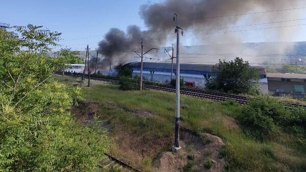 Пожар на территории рынка у станции метро Исани - Sputnik Грузия