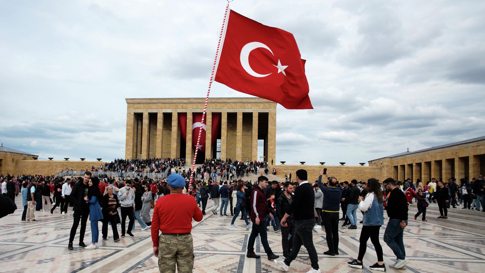 Турецкие флаги в Анкаре. Мавзолей Мустафы Кемаля Ататюрка - Sputnik Грузия, 1920, 02.06.2022