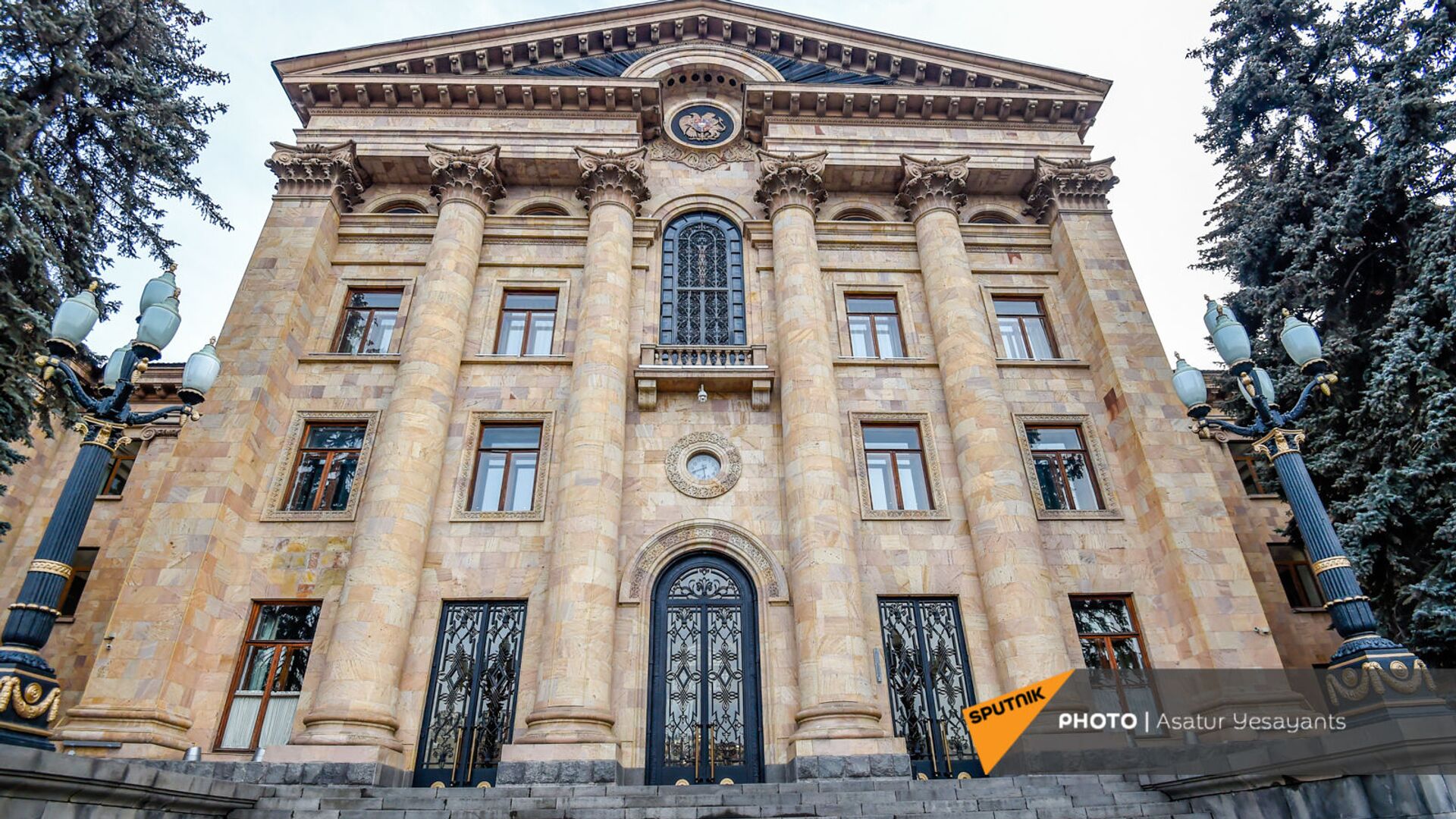 Здание Национального Собрания Армении - Sputnik Грузия, 1920, 04.06.2022