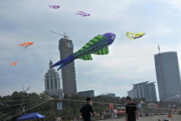 Шоу воздушных змеев - это уже традиционное представление в дни открытия туристического сезона в Батуми. - Sputnik Грузия
