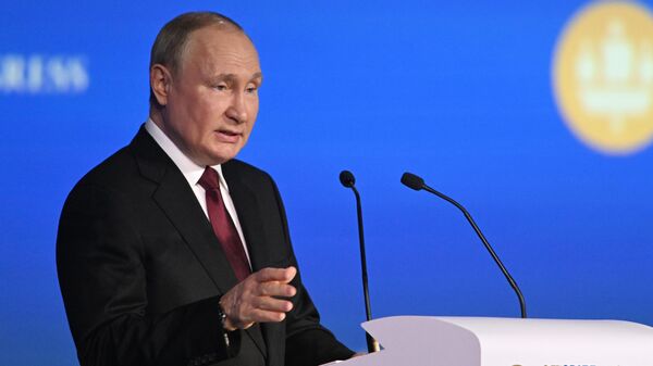 Президент РФ В. Путин принял участие в работе ПМЭФ-2022 - Sputnik Грузия