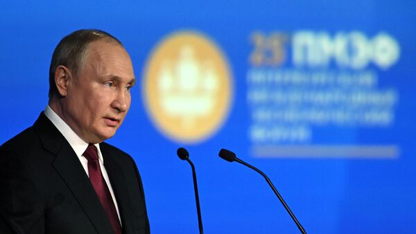 Президент РФ В. Путин принял участие в работе ПМЭФ-2022 - Sputnik Грузия