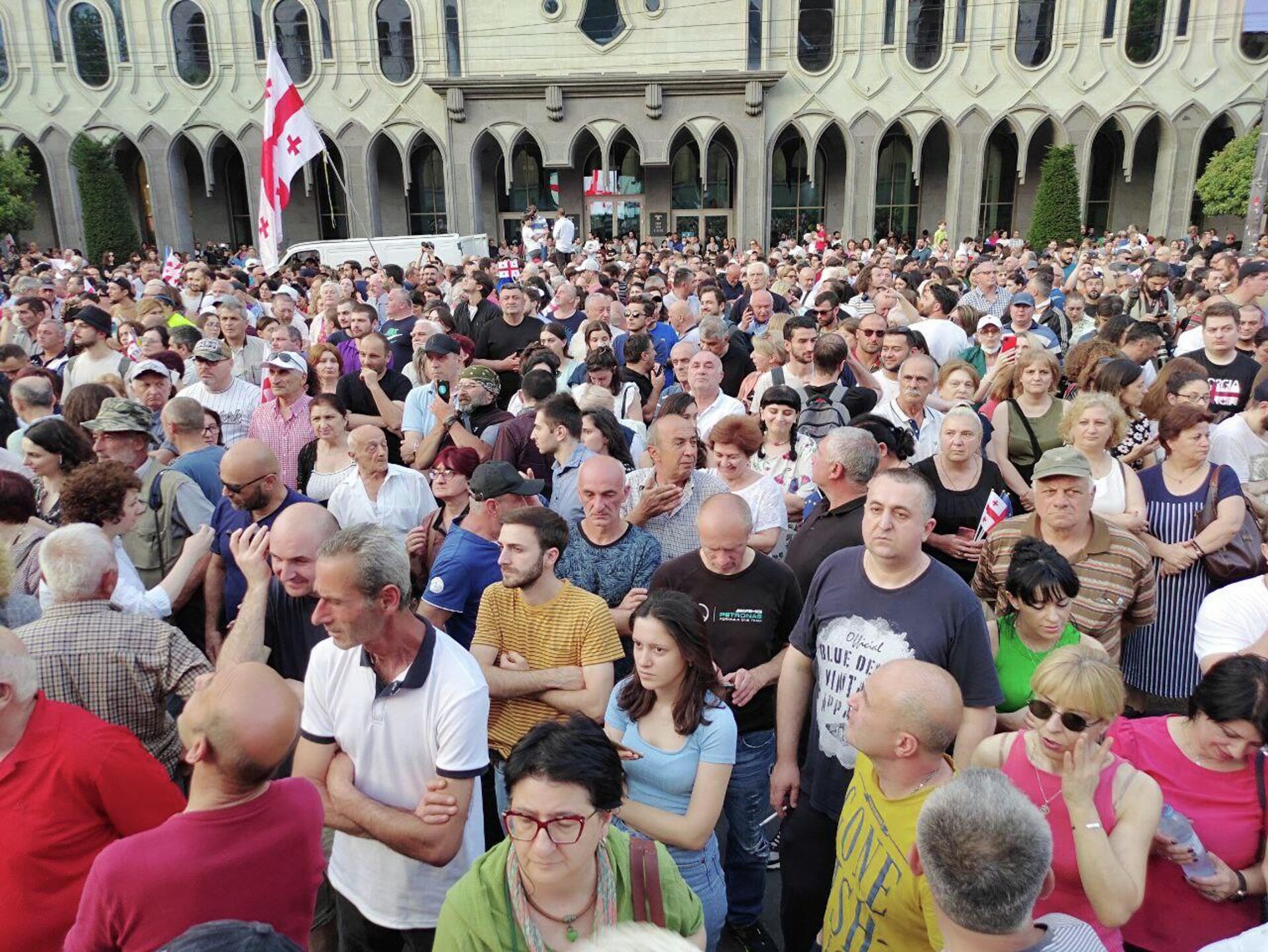 Акция протеста сторонников оппозиции у здания парламента Грузии 20 июня 2022 года - Sputnik საქართველო, 1920, 20.06.2022