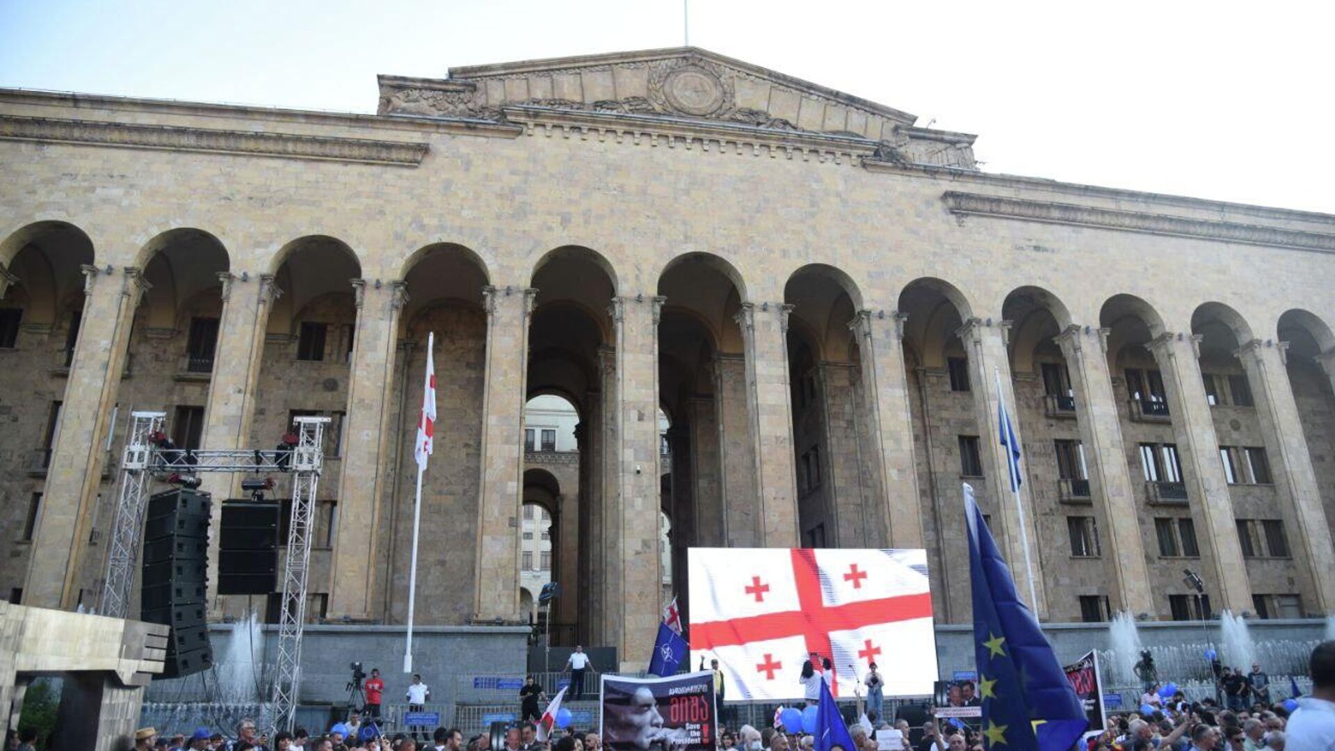 Акция протеста сторонников оппозиции у здания парламента Грузии 20 июня 2022 года - Sputnik Грузия, 1920, 30.06.2022