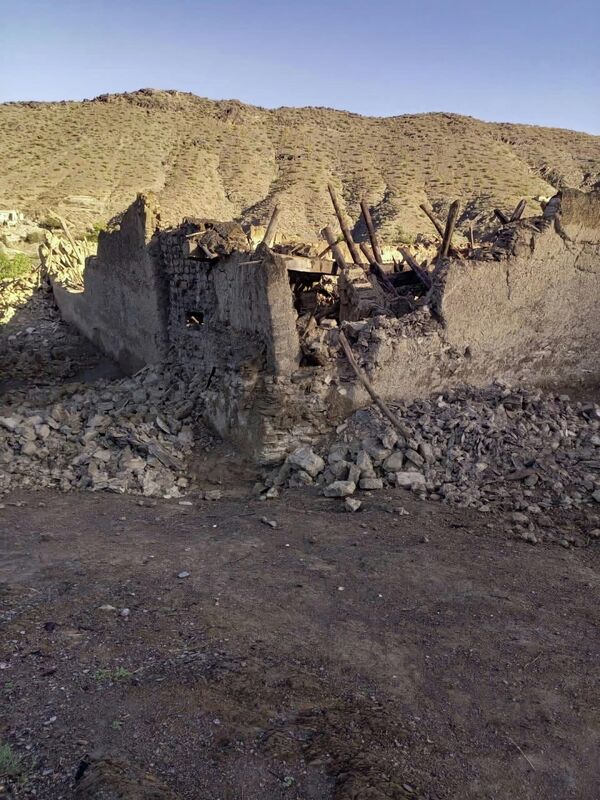 Из-за ненадежной конструкции многих афганских домов ущерб от подземных толчков бывает катастрофическим - Sputnik Грузия